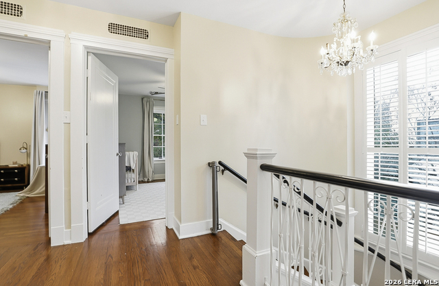 Image 23 of 39 For 303 Rosewood W