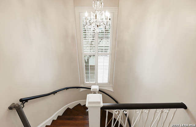 Image 24 of 39 For 303 Rosewood W