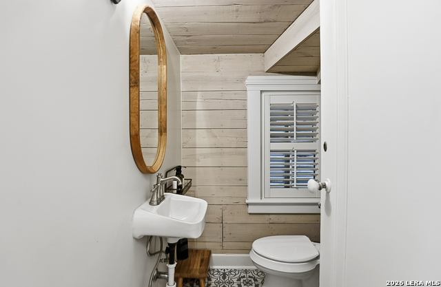 Image 26 of 39 For 303 Rosewood W