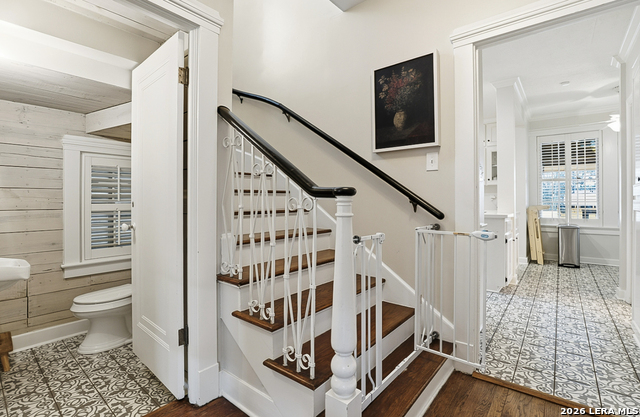 Image 27 of 39 For 303 Rosewood W