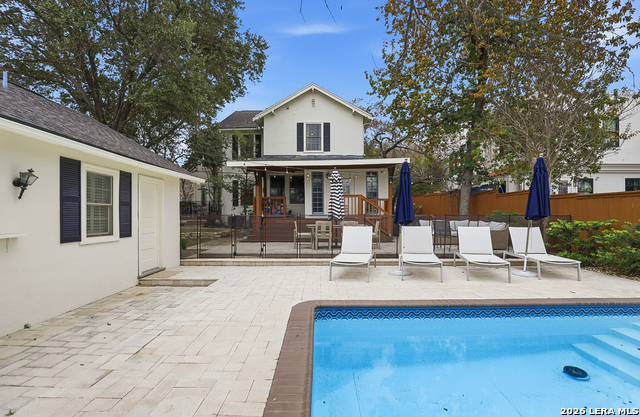 Image 32 of 39 For 303 Rosewood W