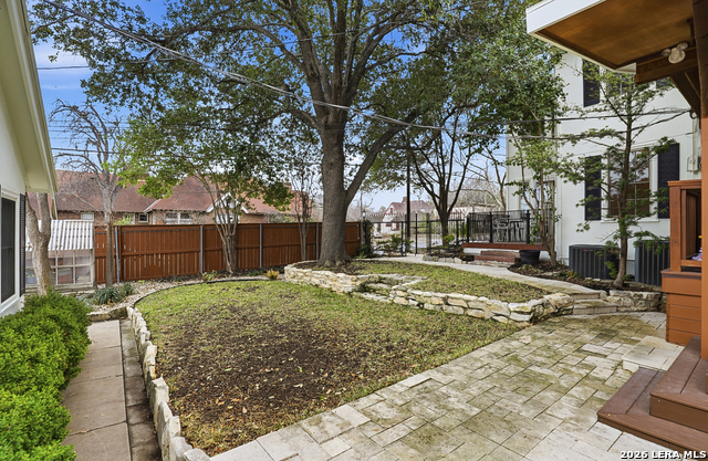 Image 37 of 39 For 303 Rosewood W