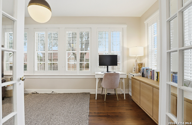 Image 9 of 39 For 303 Rosewood W