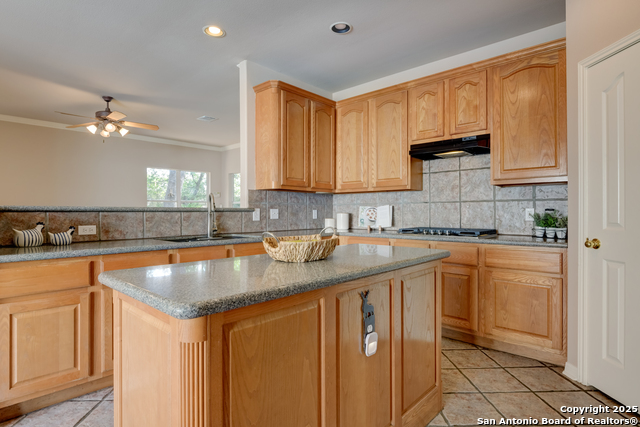 Image 11 of 47 For 6811 Lendell St