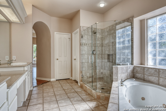 Image 14 of 47 For 6811 Lendell St