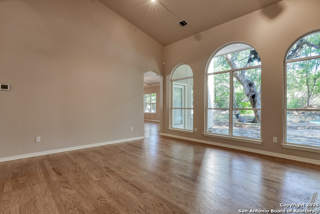 Image 32 of 47 For 6811 Lendell St