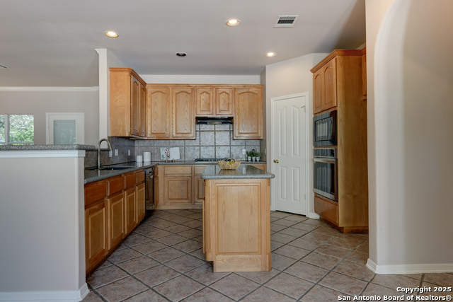 Image 34 of 47 For 6811 Lendell St