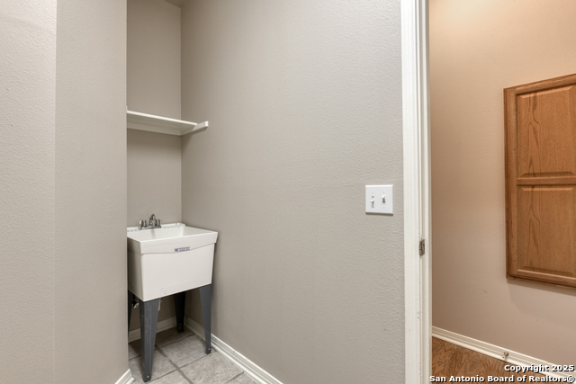 Image 37 of 47 For 6811 Lendell St