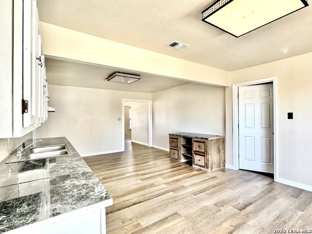 Image 5 of 22 For 19524 Benton S