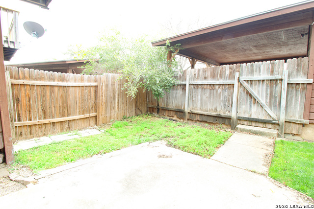 Image 32 of 33 For 1327 Julienne