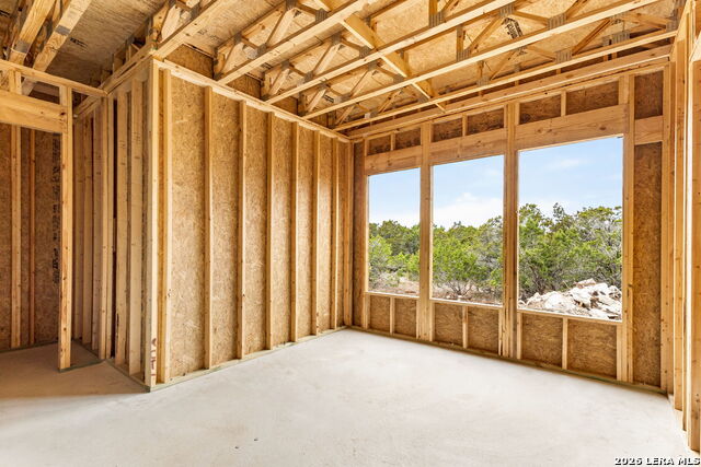 Image 14 of 26 For 611 Parkview Pl