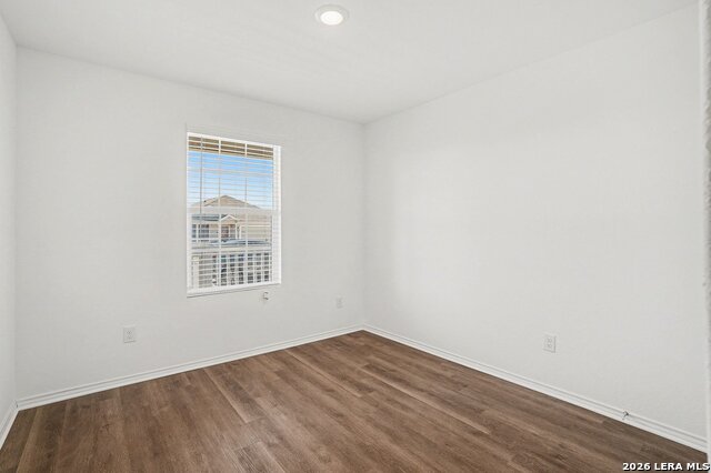 Image 10 of 17 For 5439 Elm Valley