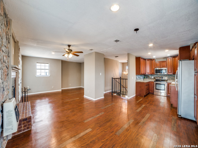 Image 11 of 28 For 6953 Von Ormy Rd