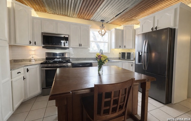 Image 9 of 12 For 306 Flores Oaks