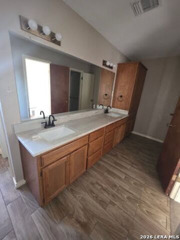 Image 15 of 21 For 764 Vista Pkwy