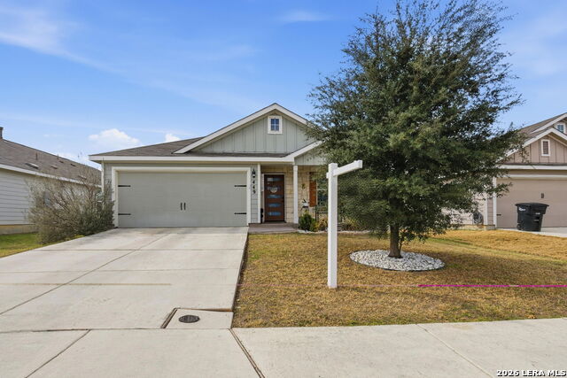 Listing photo id 1 for 449 Moonvine Way