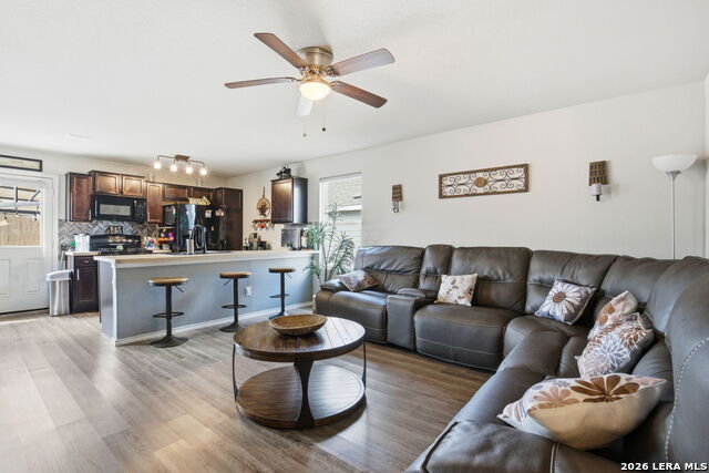 Listing photo id 3 for 449 Moonvine Way