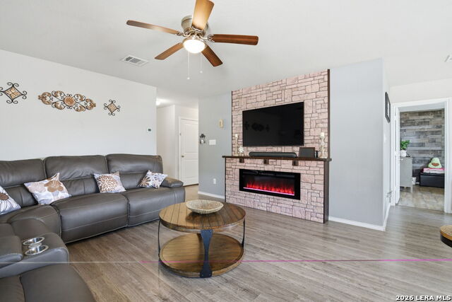 Listing photo id 5 for 449 Moonvine Way