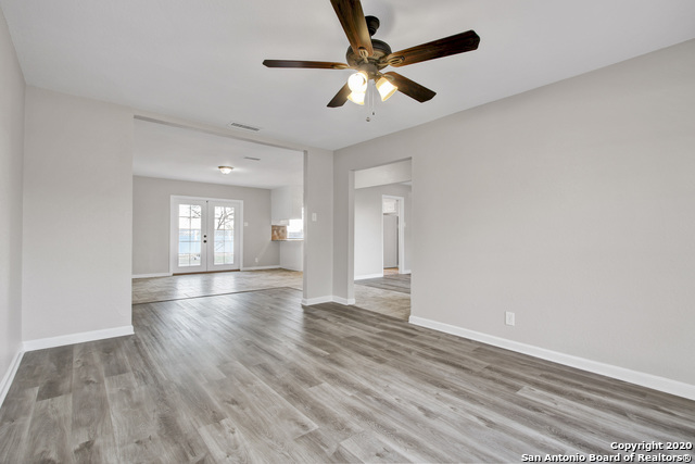 Image 11 of 39 For 4242 Bayliss St