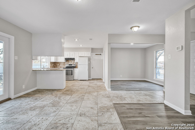 Image 13 of 39 For 4242 Bayliss St