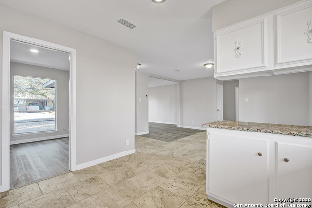 Image 22 of 39 For 4242 Bayliss St