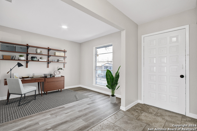 Image 4 of 39 For 4242 Bayliss St