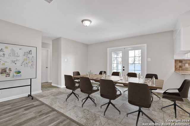 Image 7 of 39 For 4242 Bayliss St