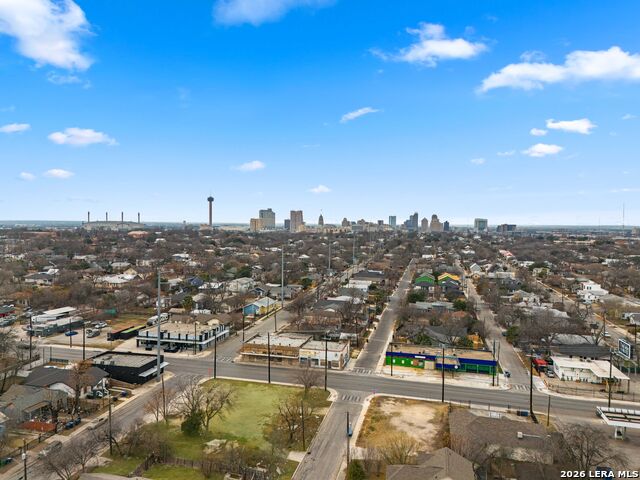 Image 4 of 9 For 802 New Braunfels #1 N