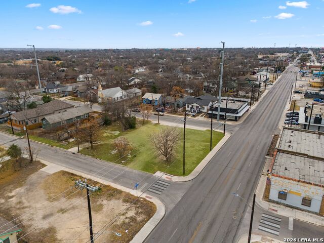 Image 6 of 9 For 802 New Braunfels #1 N