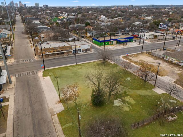 Image 8 of 9 For 802 New Braunfels #1 N