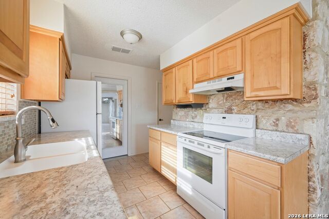 Image 10 of 31 For 162 Oakside  