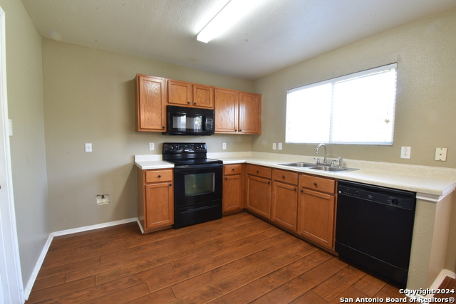 Image 2 of 25 For 25907 Torch Lily