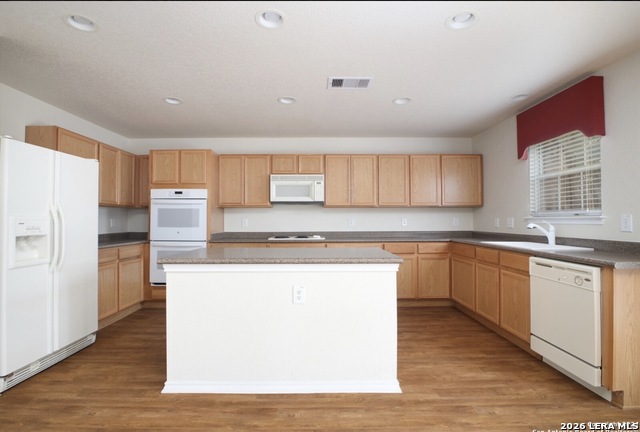 Image 11 of 28 For 7211 Balcon Island