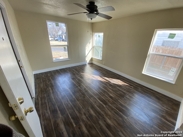 Image 10 of 16 For 826 Schley Ave