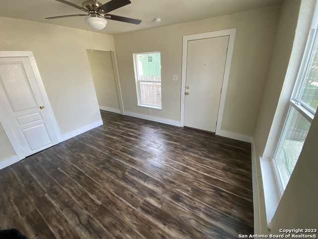 Image 3 of 16 For 826 Schley Ave