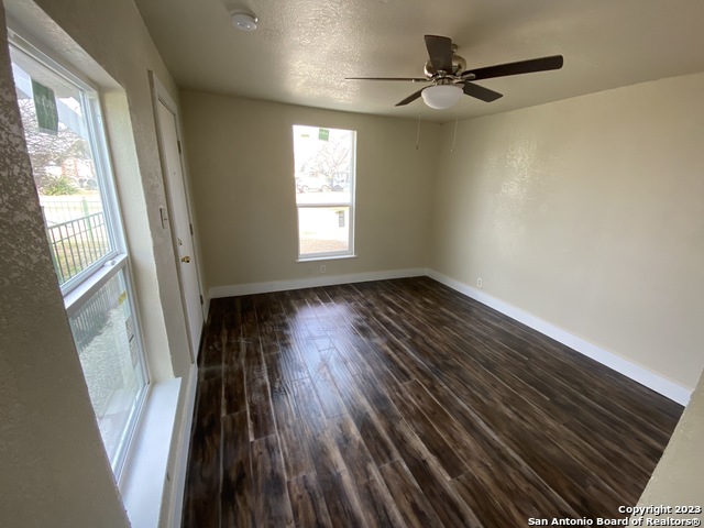 Image 4 of 16 For 826 Schley Ave