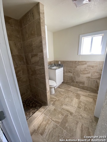 Image 6 of 16 For 826 Schley Ave