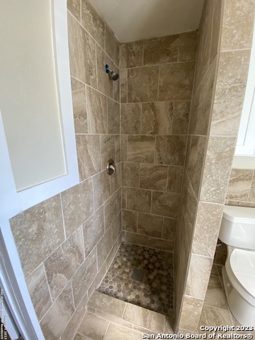 Image 8 of 16 For 826 Schley Ave