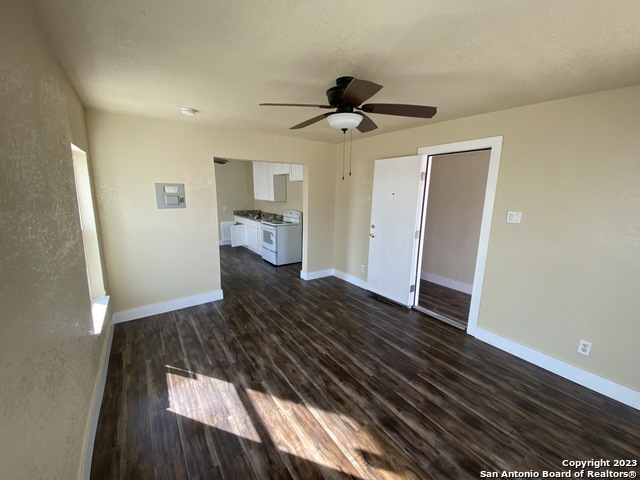 Image 9 of 16 For 826 Schley Ave