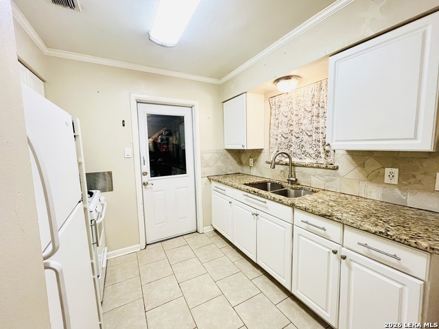 Listing photo id 4 for 202 Michelle