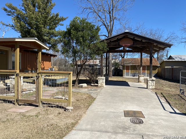 Image 4 of 10 For 309 Brackenridge