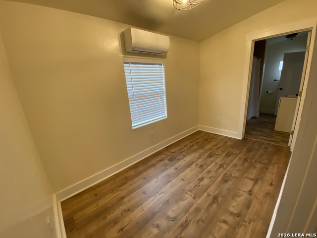 Image 8 of 10 For 309 Brackenridge