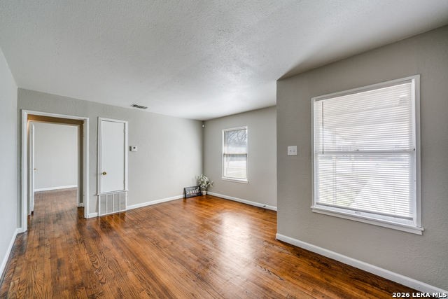 Image 3 of 11 For 2307 Basse  