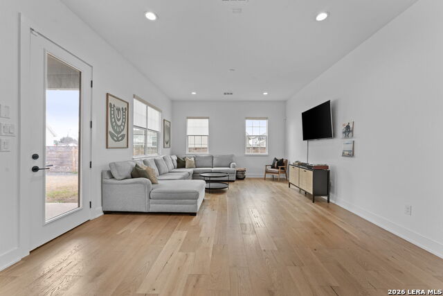 Image 23 of 44 For 415 Alexander Ave