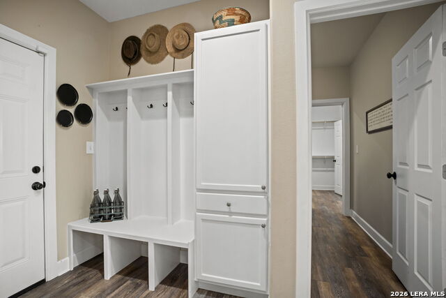 Image 17 of 38 For 659 Thormeyer