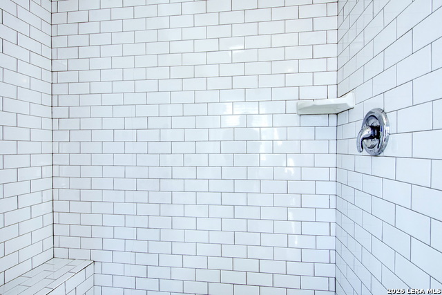 Image 12 of 39 For 204 Lovera Blvd