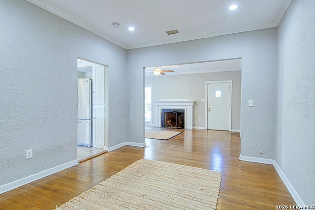 Image 22 of 39 For 204 Lovera Blvd