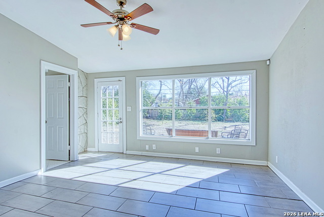 Image 24 of 39 For 204 Lovera Blvd