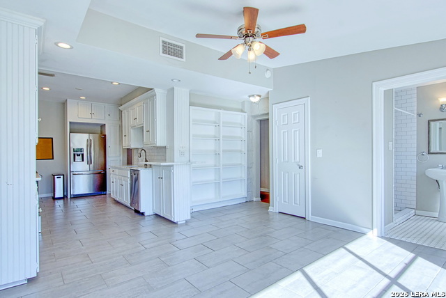 Image 25 of 39 For 204 Lovera Blvd