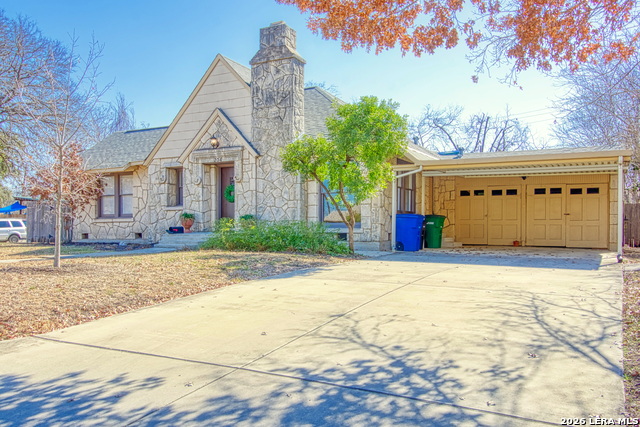 Image 3 of 39 For 204 Lovera Blvd